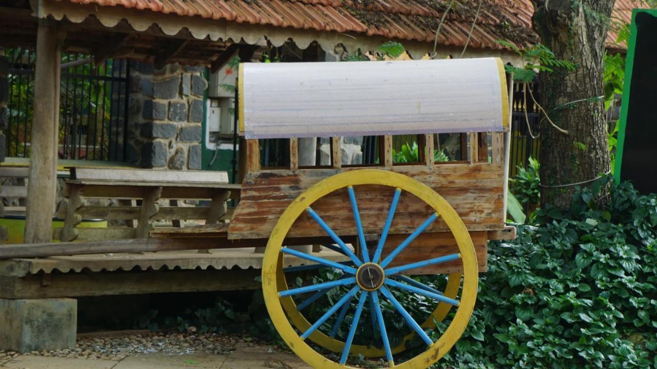 Green'S Guest House Auroville Exterior photo