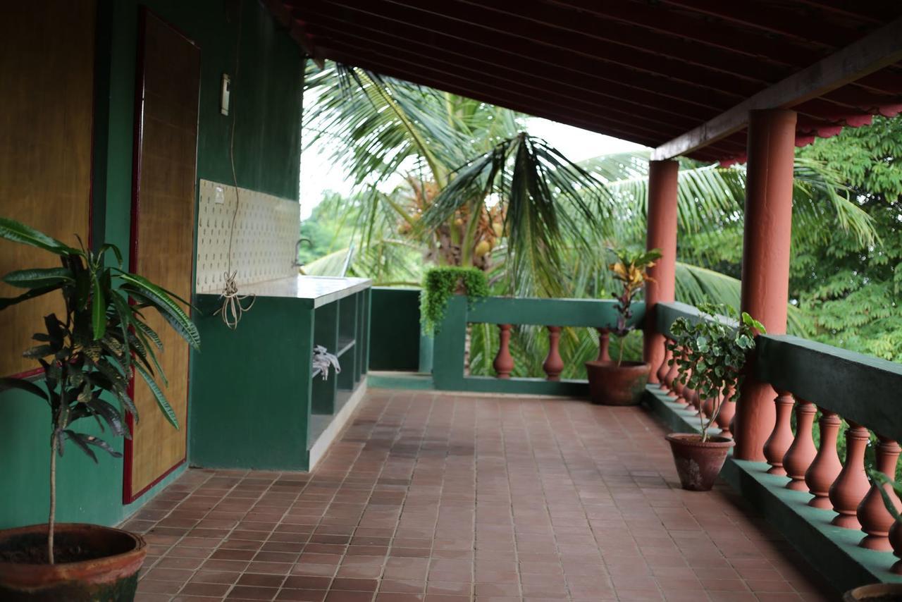 Green'S Guest House Auroville Exterior photo